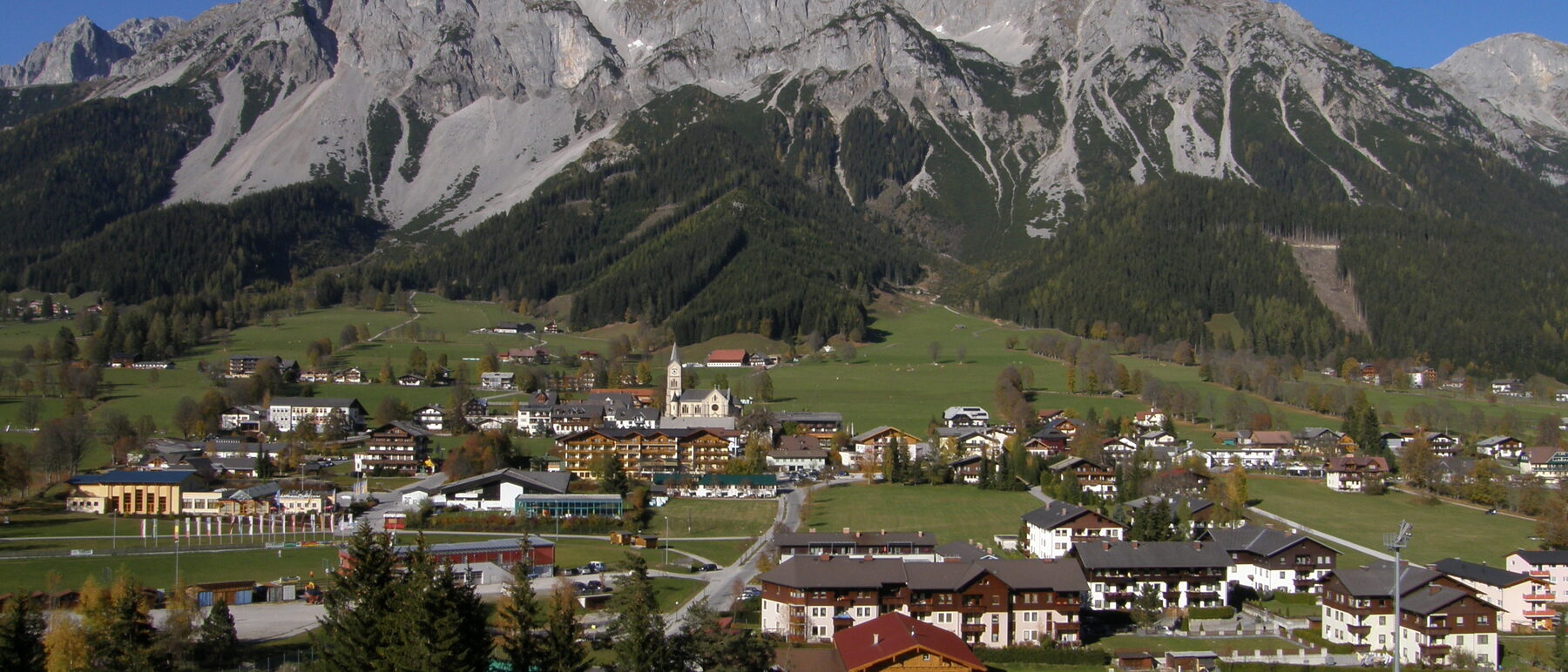 Ramsau am Dachstein vor dem Dachsteinmassiv